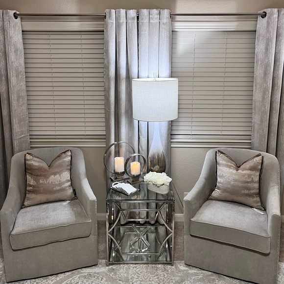 1-NWT CELEBRITY HOME MARBLED
DECORATIVE PILLOWS (Read description for details) - Picture 12 of 17